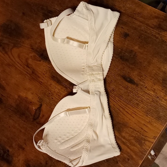 NWOT 34C Girly & Feminine white Padded Underwire Slight Push Up Bra - Picture 5 of 9
